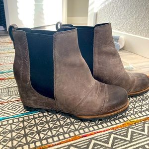 Sorel wedge booties!!